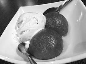 Gulab Jamun With Ice Cream