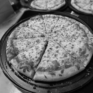 Double Cheese Margherita Pizza