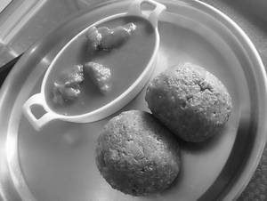 Ragi Mudda With Red Chilli Chicken Curry [bc]