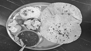 Patodi Rassa Meal