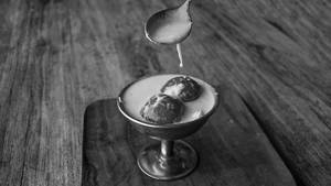 Gulab Jamun With Rabdi (2 Pcs)