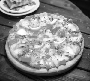 Plain Margherita Pizza