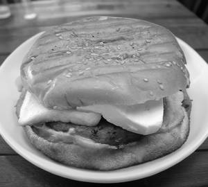 Peri Peri Paneer Burger