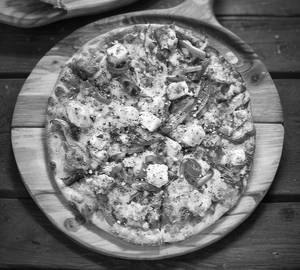 Paneer tikka pizza