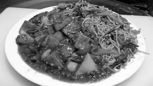 Paneer Chilly (4pc)with  Veg Hakka Noodles