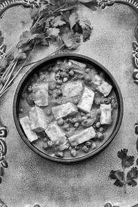Matar Paneer [Serves 2]