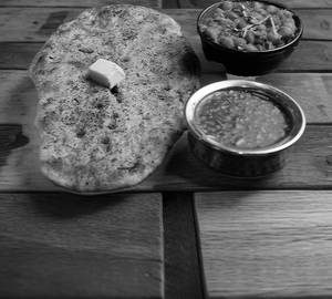 Paneer Kulcha With Chana [1 Pcs]