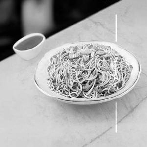 Egg Hakka Noodles [750Ml]