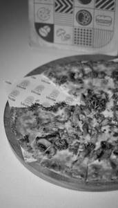 Spicy chicken & mushroom pizza