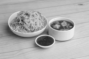 Veg Noodles With Chilli Paneer Gravy