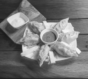Paneer momos  steamed [10 pieces]