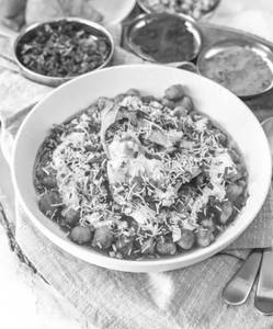 Samosa Chole (2 Pieces)