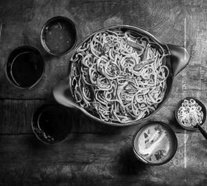 Mixed chilly garlic noodles