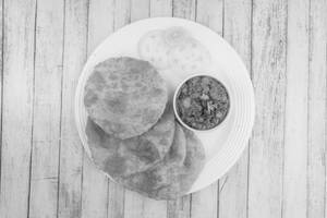 Chola With 4 Poori