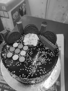 Choco Oreo Kitkat Cake 1 Kg