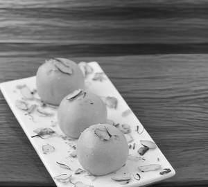 Besan Laddu