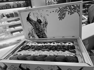 Jumbo Gold Sweet Box