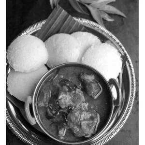 Idly (3 Pcs) + Chicken Gravy