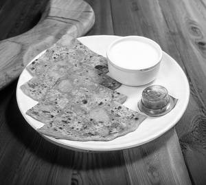 Aalu Paratha With Curd