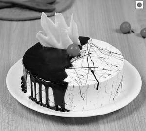 Choco vanilla Cake (Eggless)