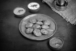 Marinated Podi Idlis (10 Pcs)