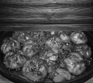 Veg schezwan momos(8 pieces)