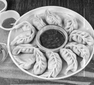 Veg Momos [6 Pieces]