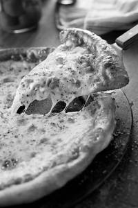 Double cheese margherita pizza