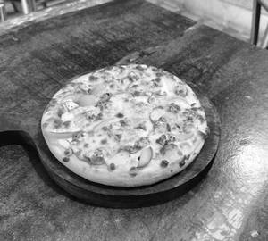 Paneer And Onion Pizza