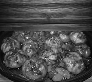Veg pan fried momos(8 pieces)