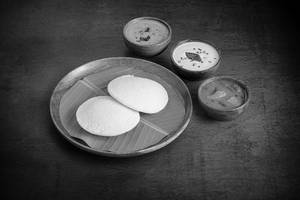 Steaming Idlis (2 Pcs)