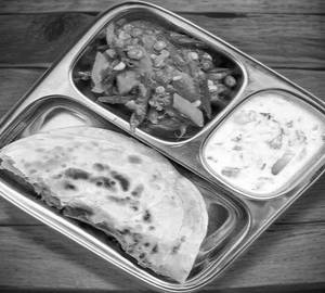 Mix Veg + 2 Plain Parantha+ Raita +salad +chatni