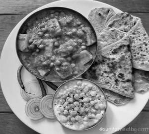 Matar Paneer+ 2 Plain Parantha+ Raita + Salad + Chatni