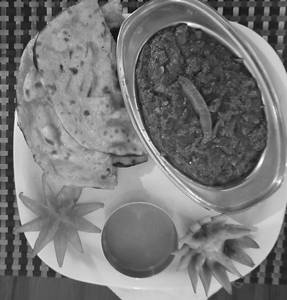 Saag + 2 Makki Roti