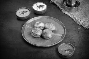 Kuzhi Paniyaram (4 Pcs)