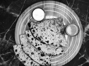 Chicken Keema Paratha With Chutney