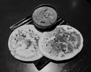 Tawa Kulcha (masala Dhania) With Paneer Makhani