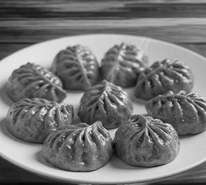 Schezwan Momos [Veg] [7 Pieces]