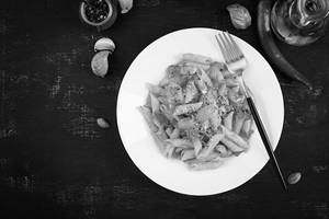 Veg Aglio - E-olio Pepperoncino With Garlic Bread
