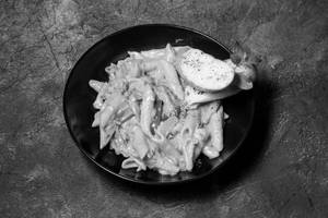Veg Cream Tomato Penne Sauce With Garlic Bread