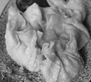 Chicken cripsy wonton sweet chilli sauce