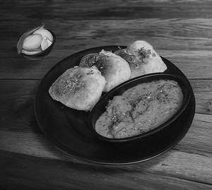 Egg Curry And 3 Pav