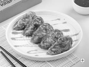 Veg Pan Fried Momo In Sweet Chilly Sauce