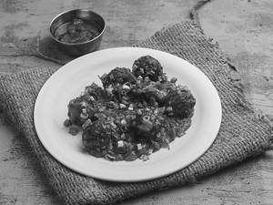 Veg Balls In Choice Of Sauce - Dry