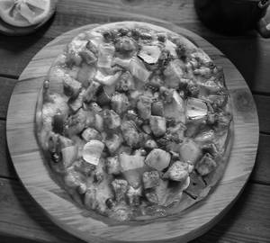 Cheese pizza chatpata tandoori paneer
