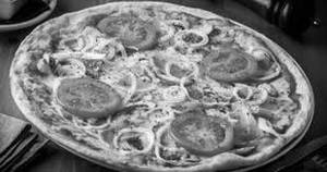 Onion Tomato Pizza