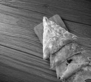 Zatar Cheese Fatayer