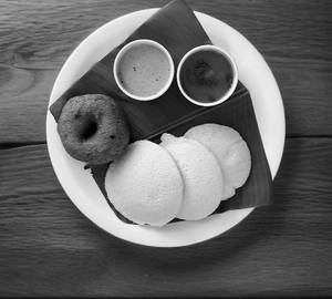 Idli [3 pieces] vada [1 piece] combo