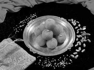 Kesar Moti Choor Laddu
