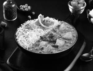 Aloo Matar Tariwale Steamed Rice Bowl